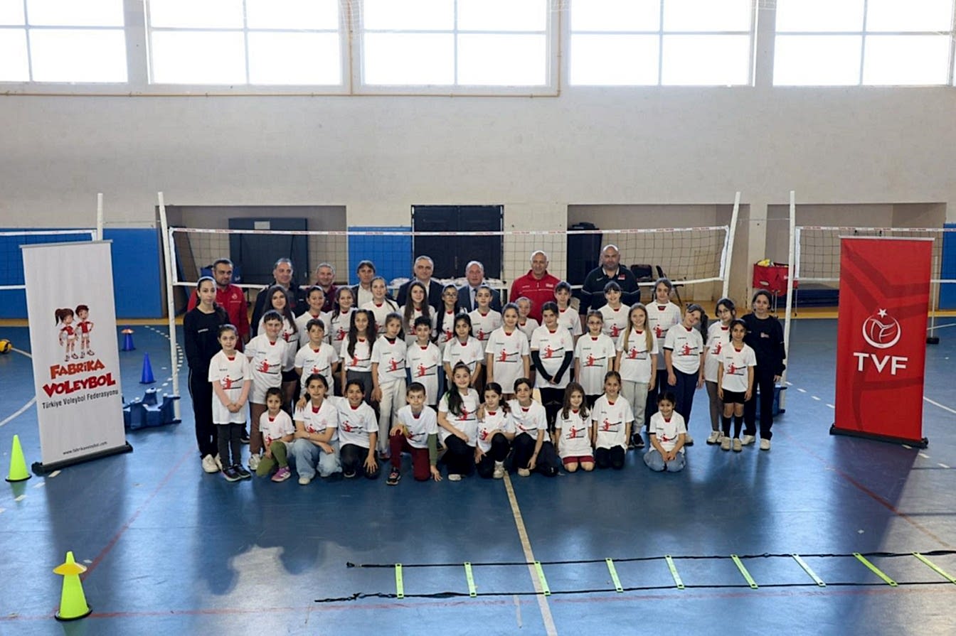 Fabrika Voleybol Yeni Okulunu Artvin-Arhavi'de Açtı