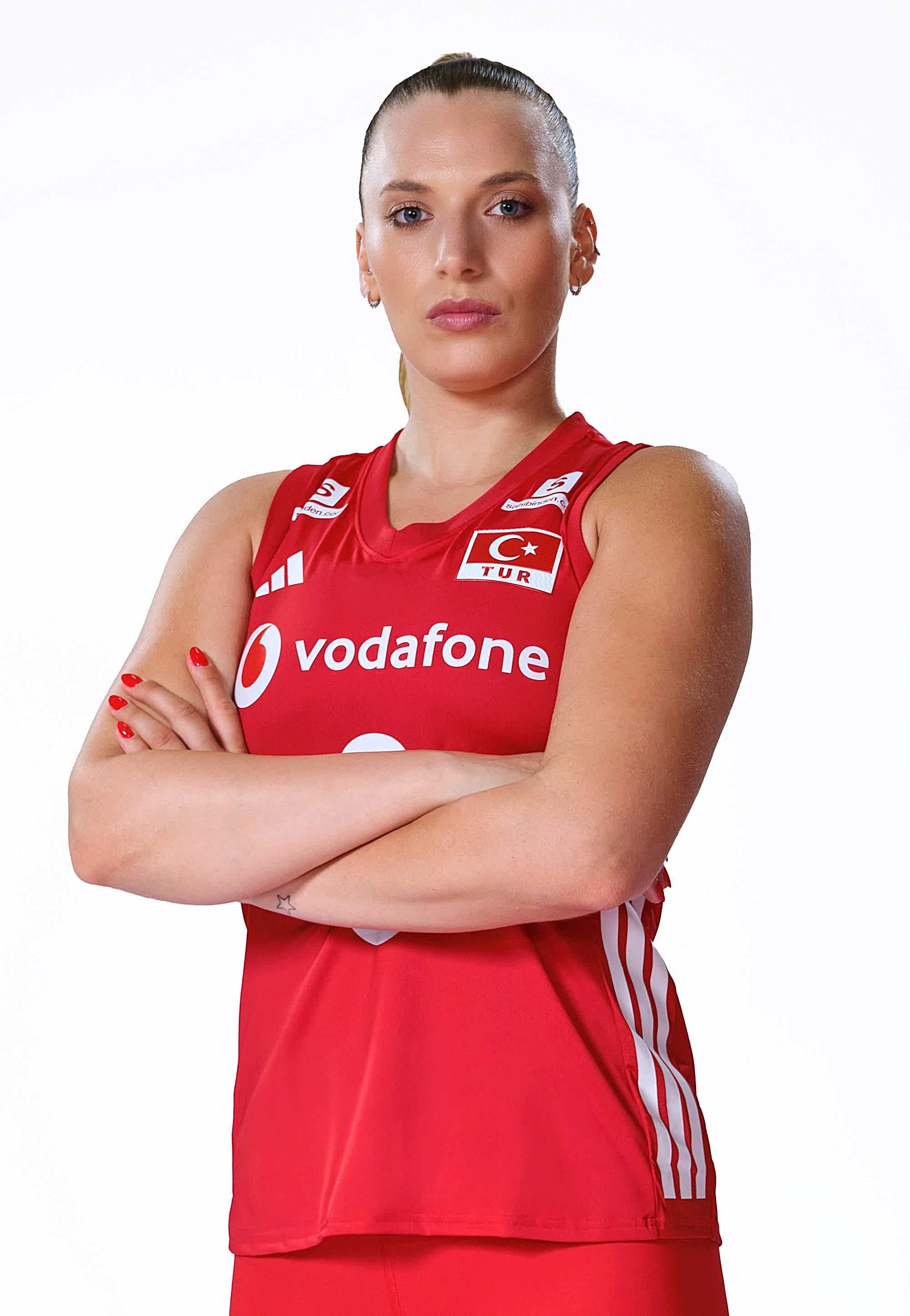 Cansu Özbay